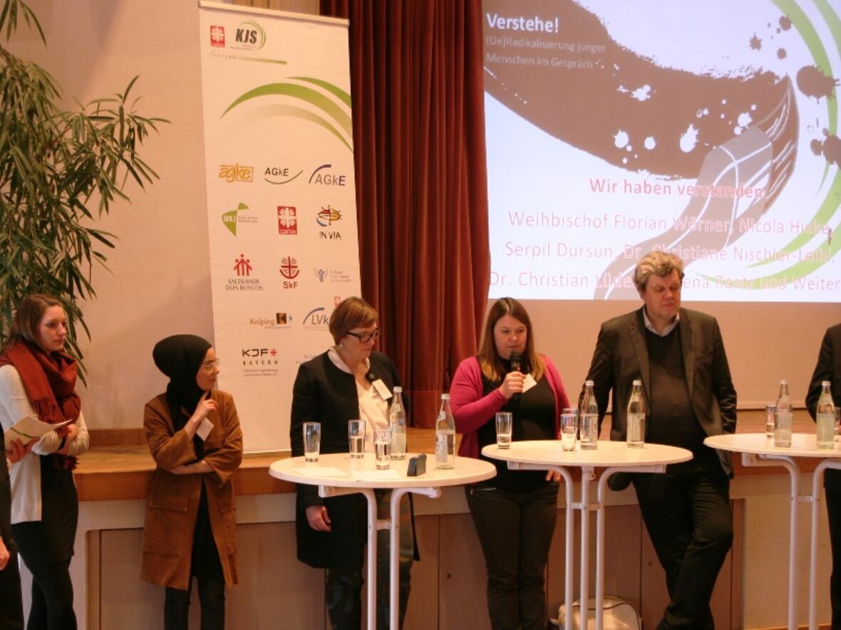 Podiumsgespräch auf dem Dialogtag im Kolpinghaus (Foto: Caritas Bayern/Utters).