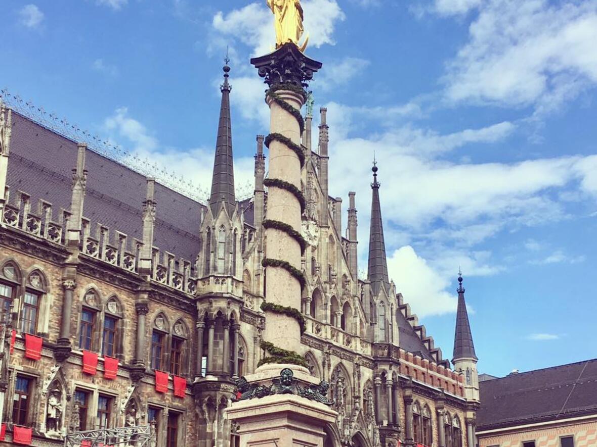 100 Jahre Patrona Bavariae: Kardinal Marx hat gestern vor der Mariensäule in München die Weihe Bayerns an die Gottesmutter erneuert. (Foto: Nicolas Schnall/pba)