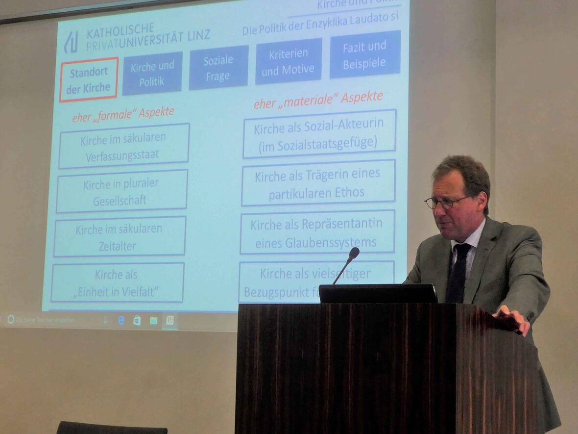  Sozialethiker Prof. Dr. Christian Spieß erläutert das Politikverständnis des Papstes. (Foto: KAB)