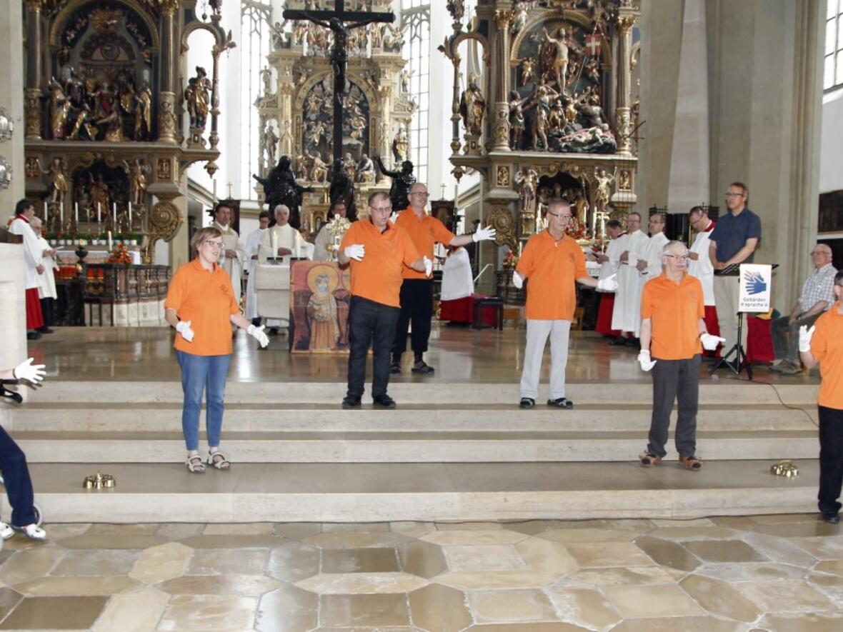 menschen-mit-geistiger-behinderung-feiern-gottesdienst-in-der-ulrichswoche1910373