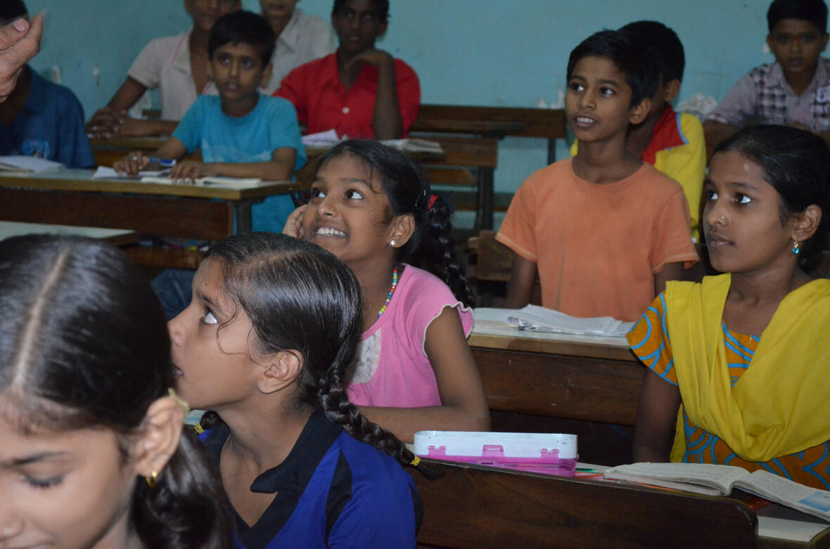 jeder-kann-sankt-martin-sein-kinder-starten-kleiderteilaktion-fuer-indien2259896