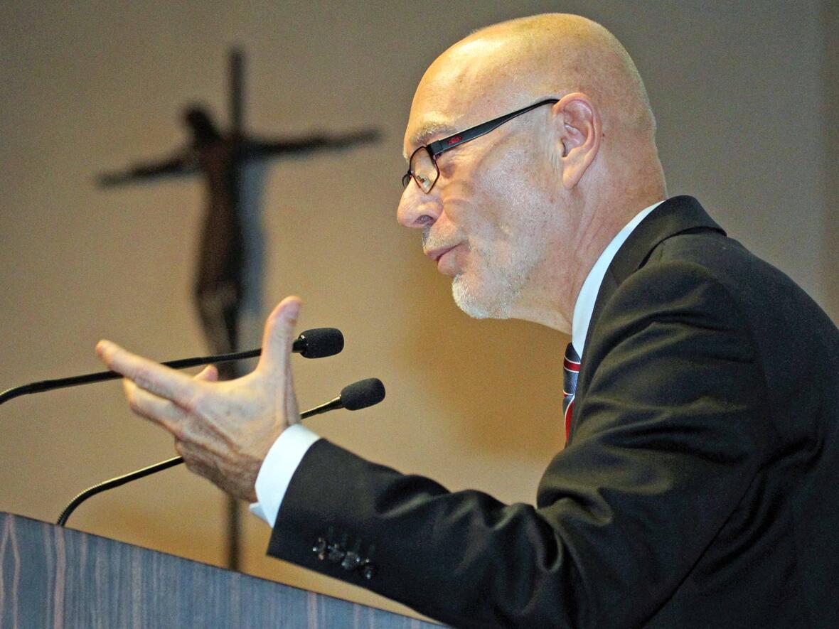 Professor Di Fabio erinnerte beim Jahresempfang des Bischofs von Augsburg an die tiefen religiösen Wurzeln unseres Menschenbilds. (Fotos: Annette Zoepf / pba)