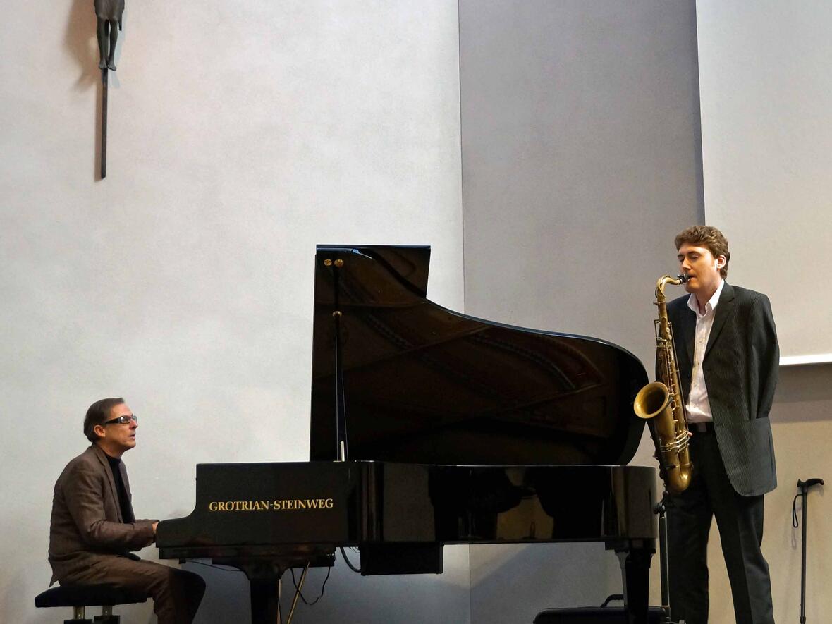 Neujahrsempfang musikalisch: Nach dem Mittagessen (Anmeldung erforderlich) gestalten Saxophonist Stefan Tiefenbacher und Walter Weh am Piano den Nachmittag. (Foto: Angelika Prem)