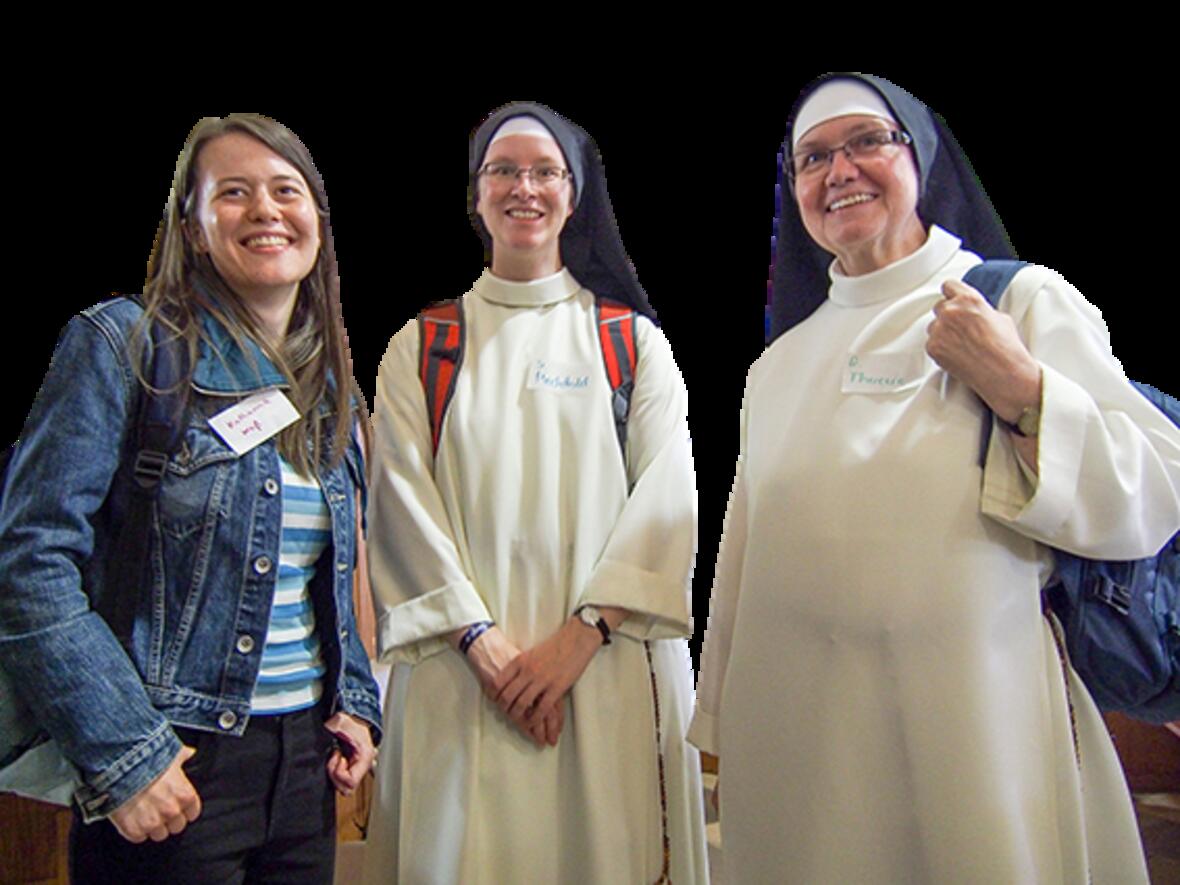 Zusammen mit Pastoralreferentin Katharina Weiß und Schwester Mechthild Steiner OP in Halifax: Schwester Dr. Theresia Mende OP (r.). (Foto: Institut für Neuevangelisierung)