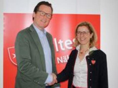 Der Malteser Diözesangeschäftsführer Alexander Pereira und die neue Diözesanoberin Katharina Gräfin Fugger von Glött freuen sich auf die Zusammenarbeit in der Diözese Augsburg. (Foto: Malteser)