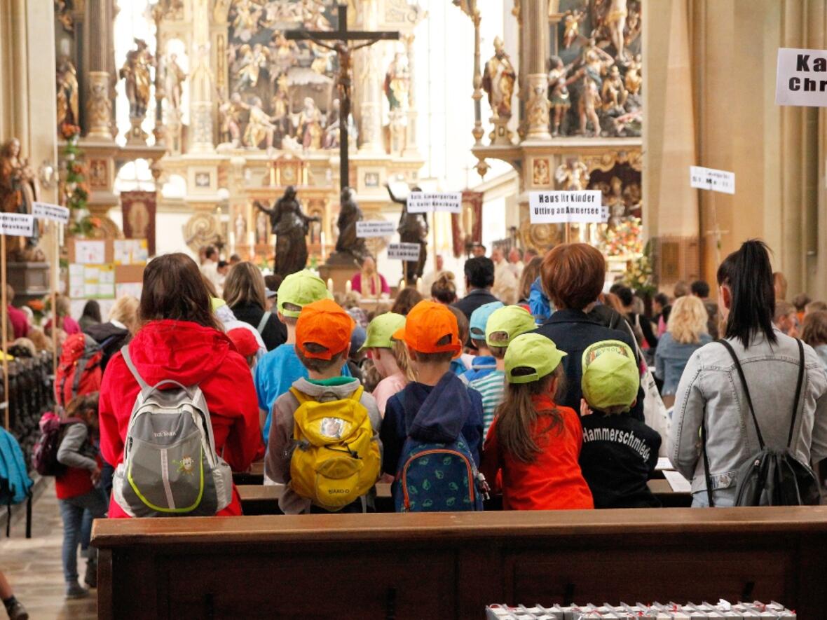 600 Kinder aus katholischen Kindertageseinrichtungen des Bistums feierten heute ihren Wallfahrtsgottesdienst in der Ulrichsbasilika. (Fotos: Bernhard Gattner / Caritas Augsburg)