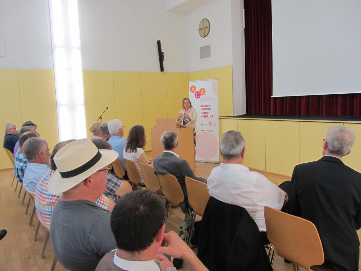 "Lebendige soziale Selbstverwaltung lenkt den Blick auf den Menschen", betonte AOK Bayern-Vorstandsvorsitzende Dr. Irmgard Stippler in Buchloe. (Foto: Johann Michael Geisenfelder)