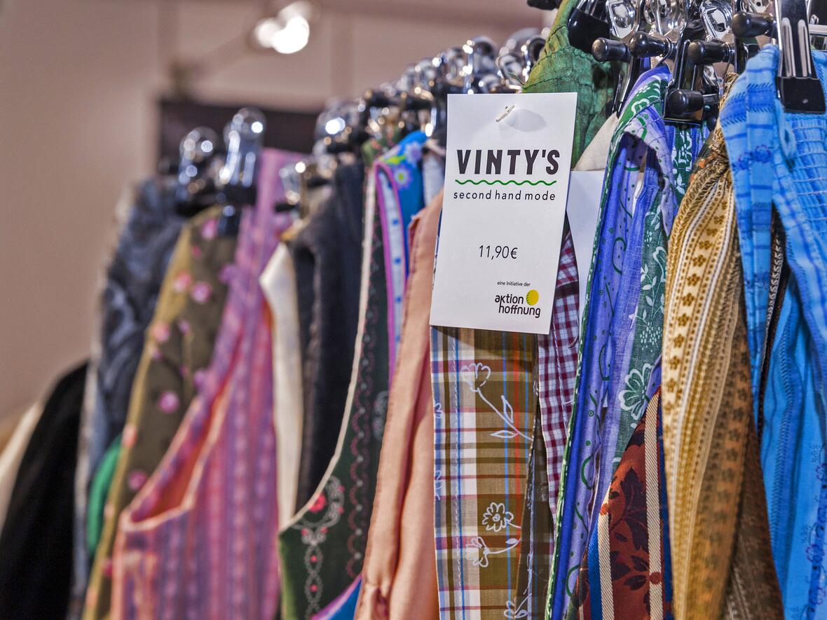 augsburgs-groesster-secondhand-trachtenmarkt-im-vinty-s3030099