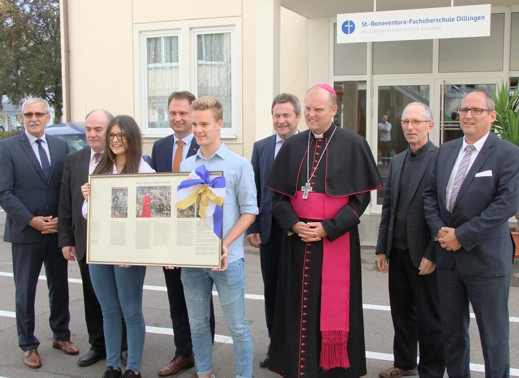 Zufriedene Gesichter am Tag der offiziellen Eröffnung der neuen Bona-FOS. (Foto: Andreas Walch / Schulwerk)