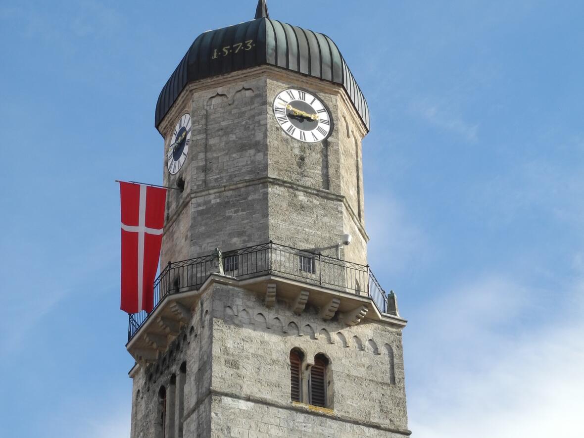 "Zachäus" an der Stadtpfarrkirche Mariae Himmelfahrt in Weilheim/Obb. (Foto: Franzfoto (2013). GNU Free Documentation License (GFDL) 1.2 or later; CC-BY-SA 1.0, 2.0, 2.5, 3.0)