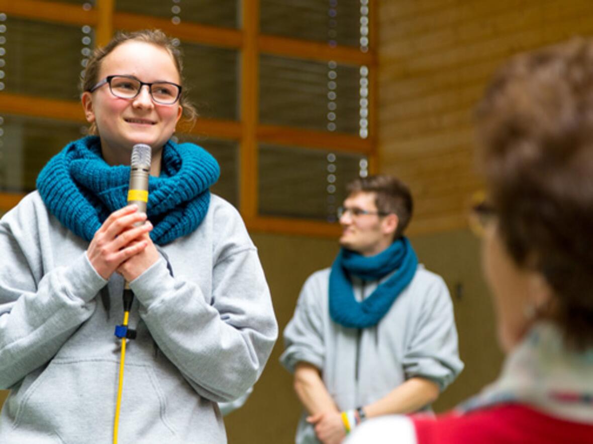 Kommunikationstraining macht fit für öffentliche Auftritte, wie hier bei der Missionarischen Woche. (Foto: Joshua Golde)