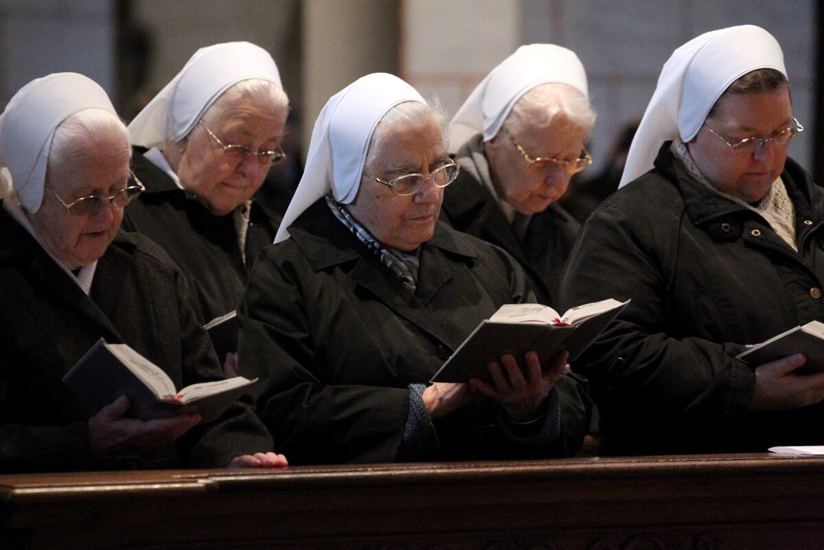 Zu Beginn des gestrigen Nachmittags beteten die Ordensleute gemeinsam im Augsburger Dom die Vesper. (Foto: pba/Annette Zoepf)