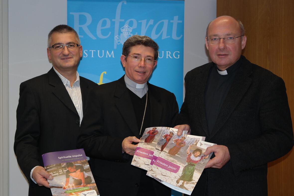 Anton Stegmair, Bischof Bernabé Sagastume, Pfarrer Dr. Ulrich Lindl (v.links) Foto: Maria Steber /pba