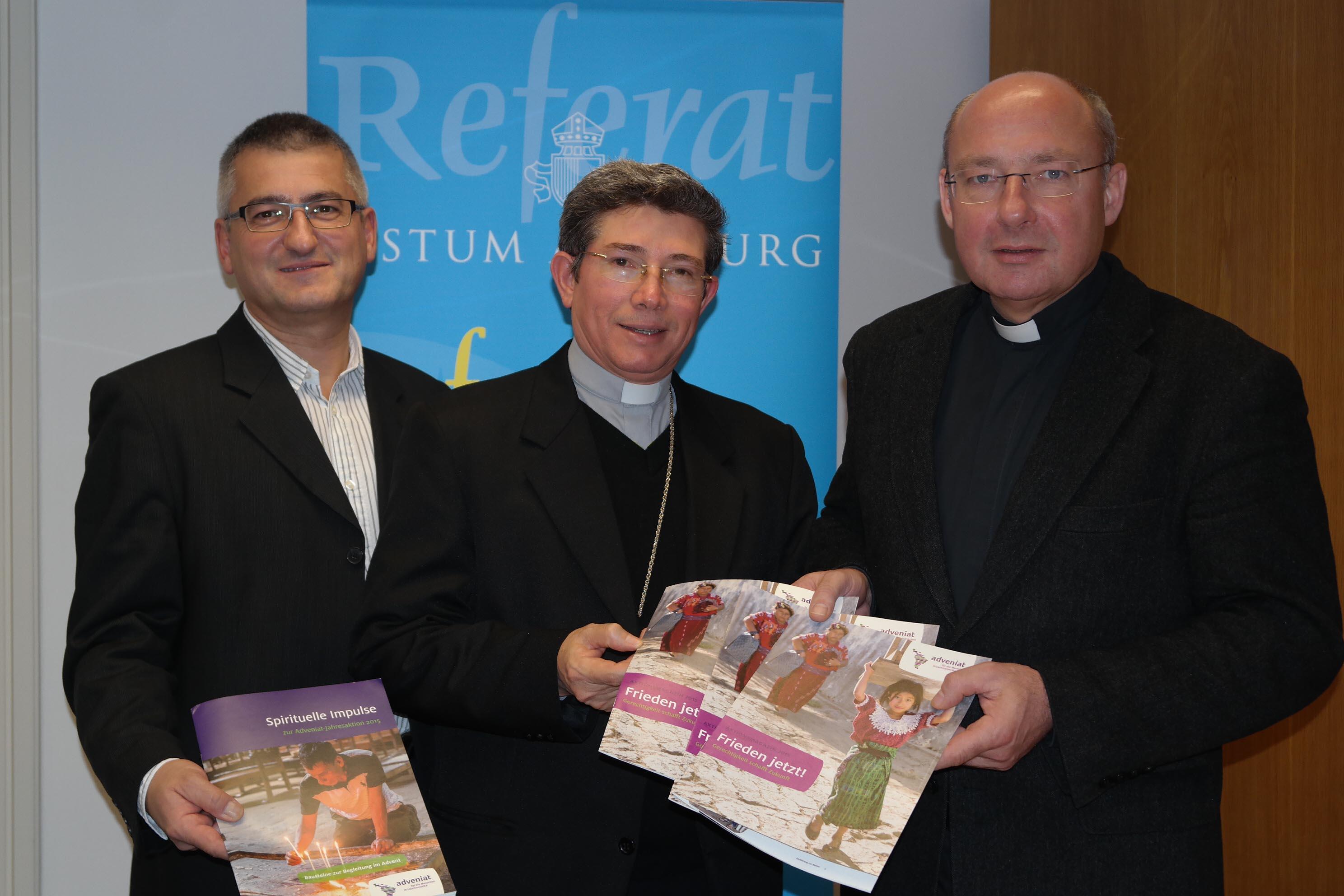 Anton Stegmair, Bischof Bernabé Sagastume, Pfarrer Dr. Ulrich Lindl (v.links) Foto: Maria Steber /pba