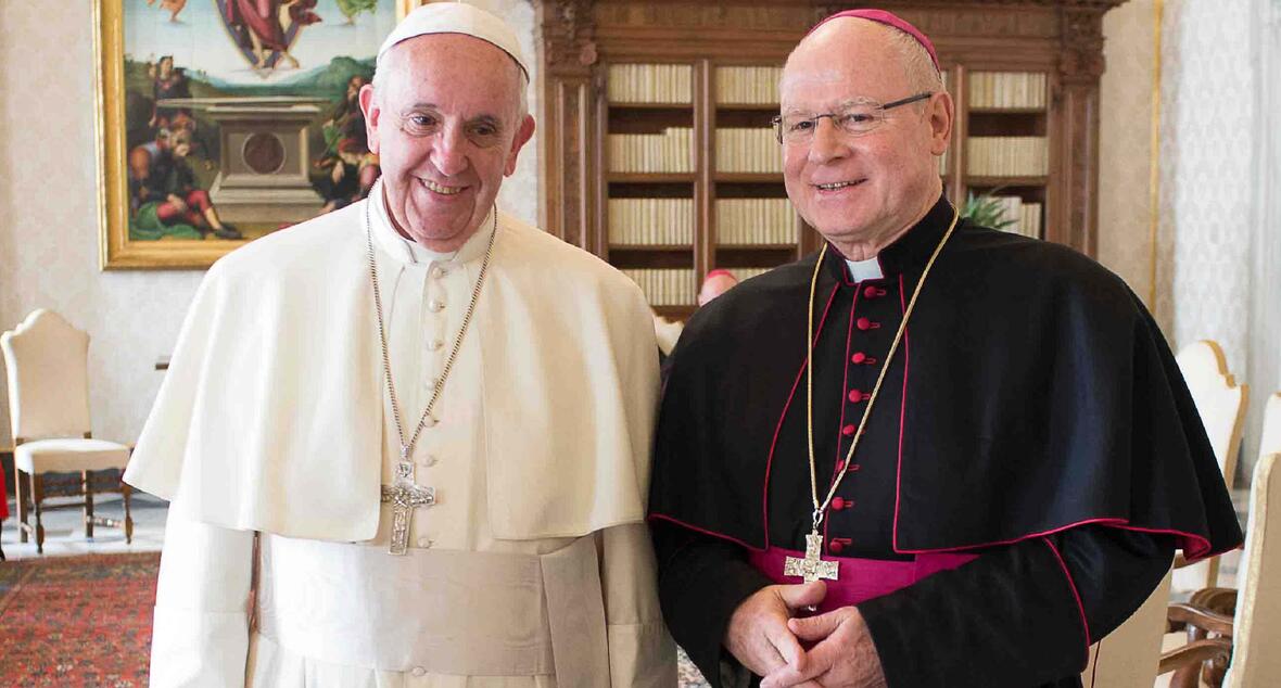Papst Franziskus und Bischof Konrad bei ihrer Begegnung in Rom. (Foto: L'Osservatore Romano)