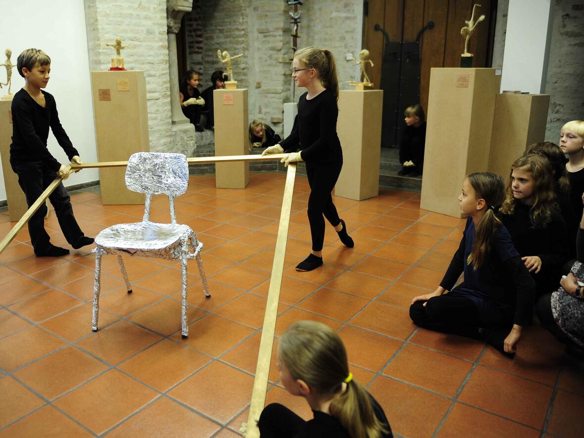 fortbildungsprogramm-2016-bilder-und-kunstobjekte-der-franz-von-assisi-schule-schmuecken-neues-heft1587188