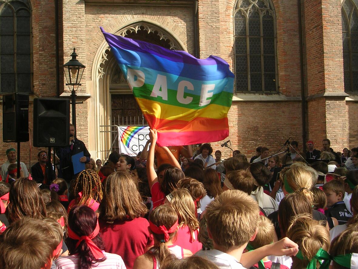 6-interreligioeser-augsburger-friedenslauf-1-550-schueler-erlaufen-mehr-als-32-000-euro1586366