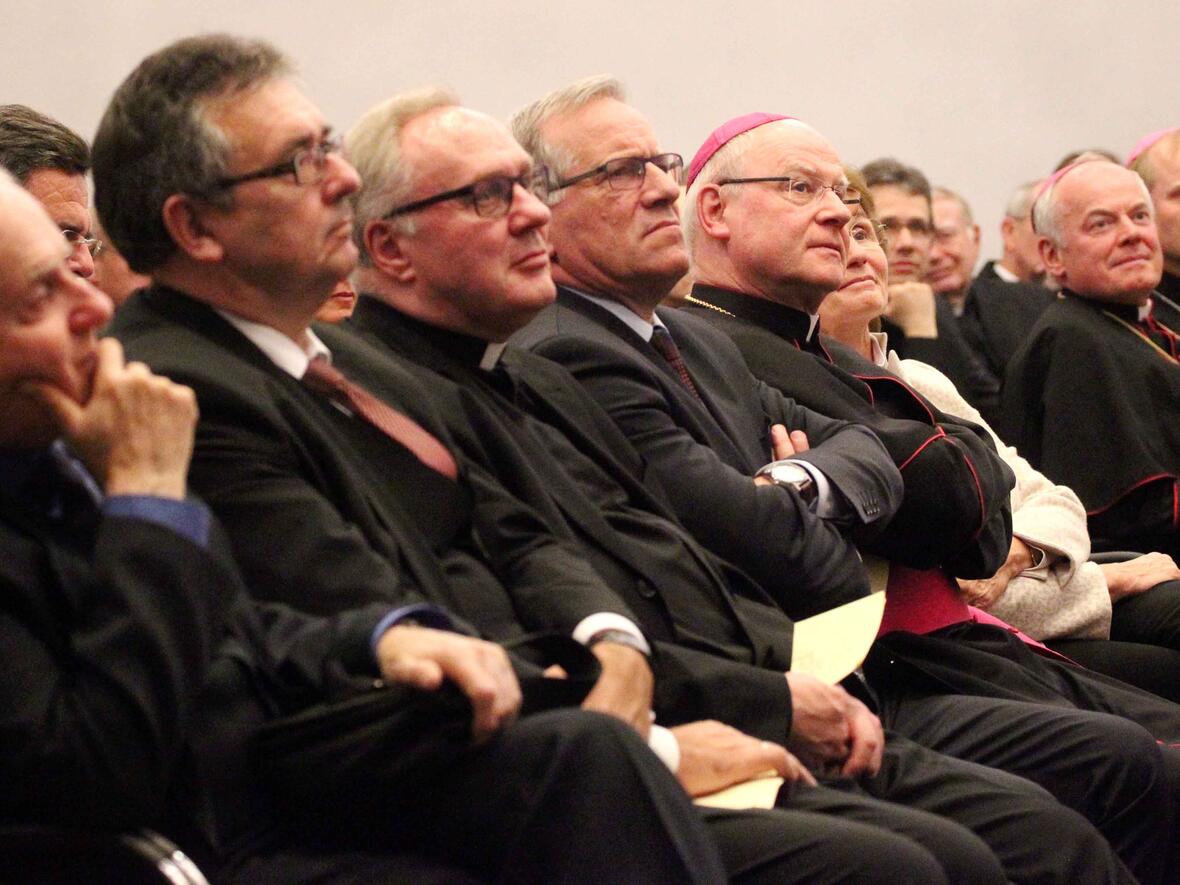 frueherer-bundesverfassungsrichter-macht-sich-fuer-freiheitsrechte-und-familien-stark1583452