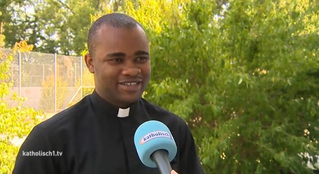 urlaubspfarrer-charles-omogiate-ich-freue-mich-hier-in-bayern-zu-sein1542643