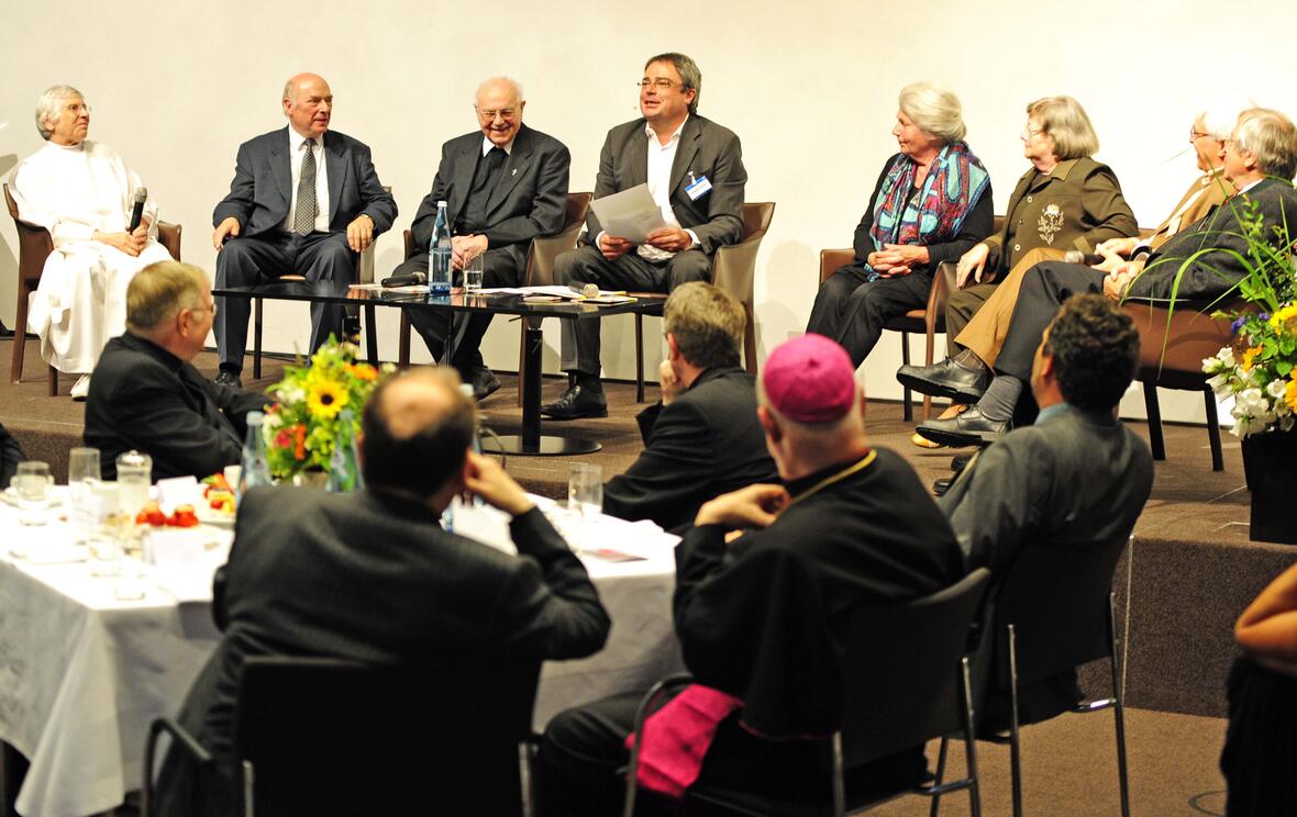 Die Runde mit den "Geburtshelfern" der Ehe- und Familienseelsorge. (Foto: pba/Nicolas Schnall)