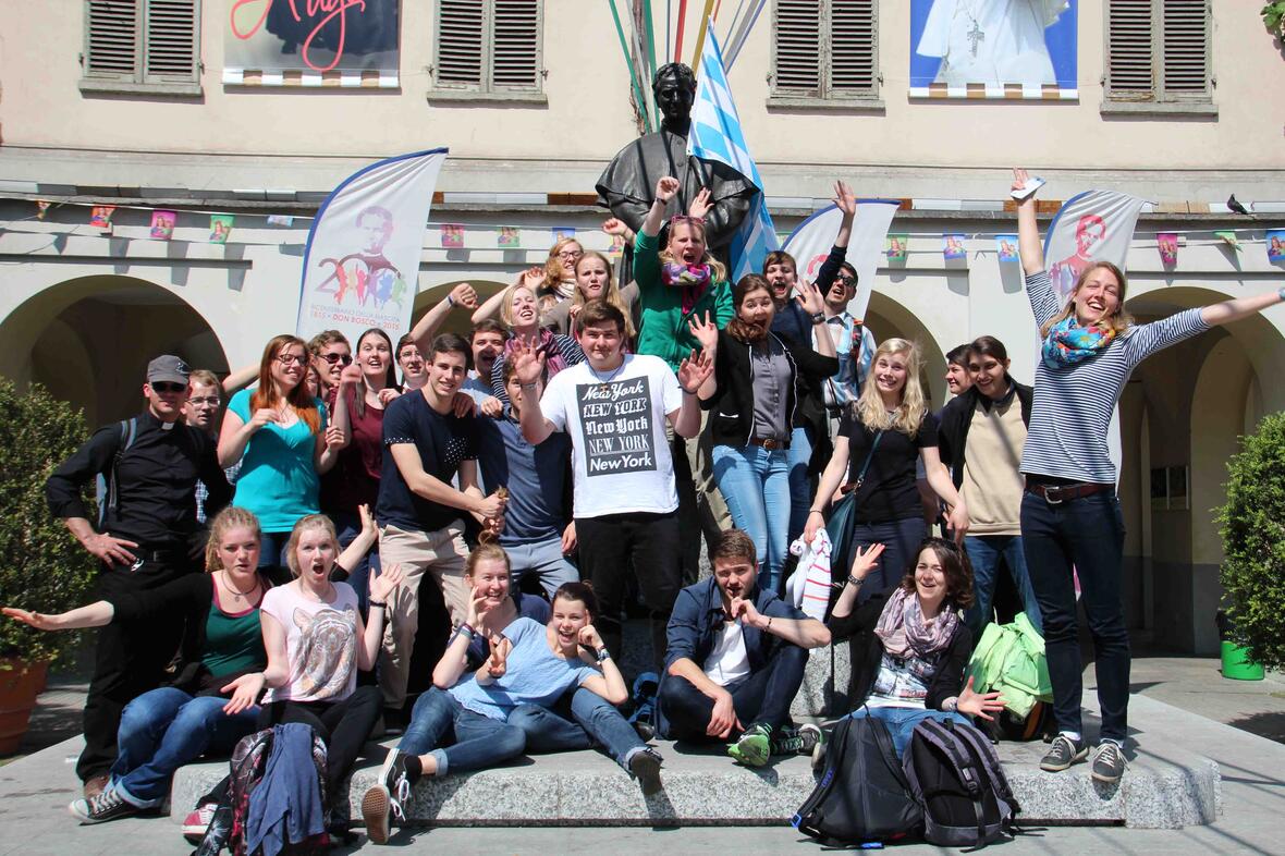 Die Augsburger Pilgergruppe nach Besuch der Grabtuch-Ausstellung: Ihre Begeisterung ist ihnen sichtlich anzumerken (Foto: Helena Buchstab).