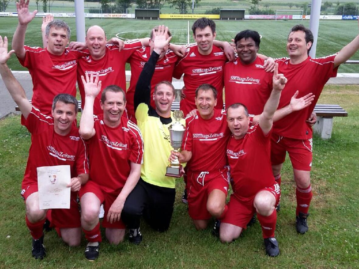 Stehend von Links: Diakon Jürgen Zapf, Diakon Jürgen Brummer, Pater Christoph Lentz, Uli Joschke, Pater Eleuterio Fernandes, Roland Weber. Erste Reihe von links: Karl Wolf, Konrad Blüml, Markus Beyerle, Diakon Gerhard Rummel, Georg Koustianes. (Foto: privat)