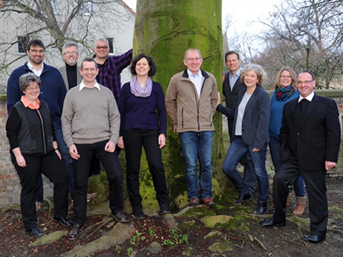 Gemeindeberater der Diözese Augsburg, hintere Reihe v.l.: Jürgen Holzheu, Pfr. Nikolaus Wur­­zer, Bernhard Fendt, Erich Zellhuber; vorne v.l.: Gabi Pohl, Konrad Blüml, Angelika Maucher, Roman Aigner, Gudrun Fackler, Karina Lober, Pfr. Ralf Putz (Foto: Gemeindeberatung | Holzmann) 