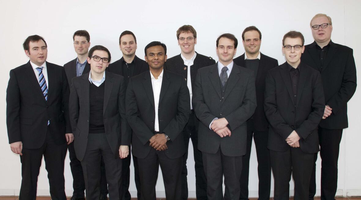 Markus Lidel (Pfarrei St. Martin, Augsburg-Oberhausen), Manuel Beege (Pfarrei St. Johannes Baptist, Aufheim), Florian Bach (Pfarrei St. Nikolaus, Pfronten), Michael Prendota (Pfarrei St. Nikolaus, Wickstadt), Joshmon Kochery (Pfarrei Heilige Familie, Nazareth, Diözese Cochin, Südindien), Johannes Prestele (Pfarrei St. Margareta, Gutenberg), Norbert Rampp (Pfarrei Heilig Kreuz, Aletshausen), Andreas Schmid (Pfarrei Mariä Himmelfahrt, Tannhausen), Thomas Schmid (Pfarrei St. Josef Klingsmoos), Sebastian Schmidt (Pfarrei Heilig Kreuz, Berlin) (v.links). Foto: Richard Hörmann 