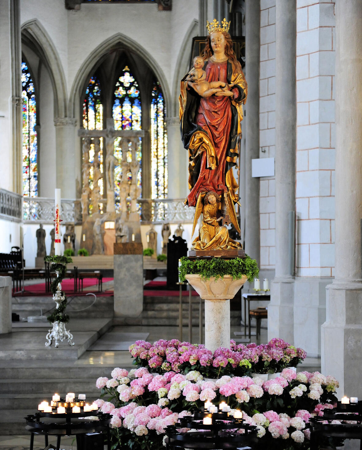 Marienfigur mit Jesuskind im Augsburger Dom. (Foto: pba/Nicolas Schnall)