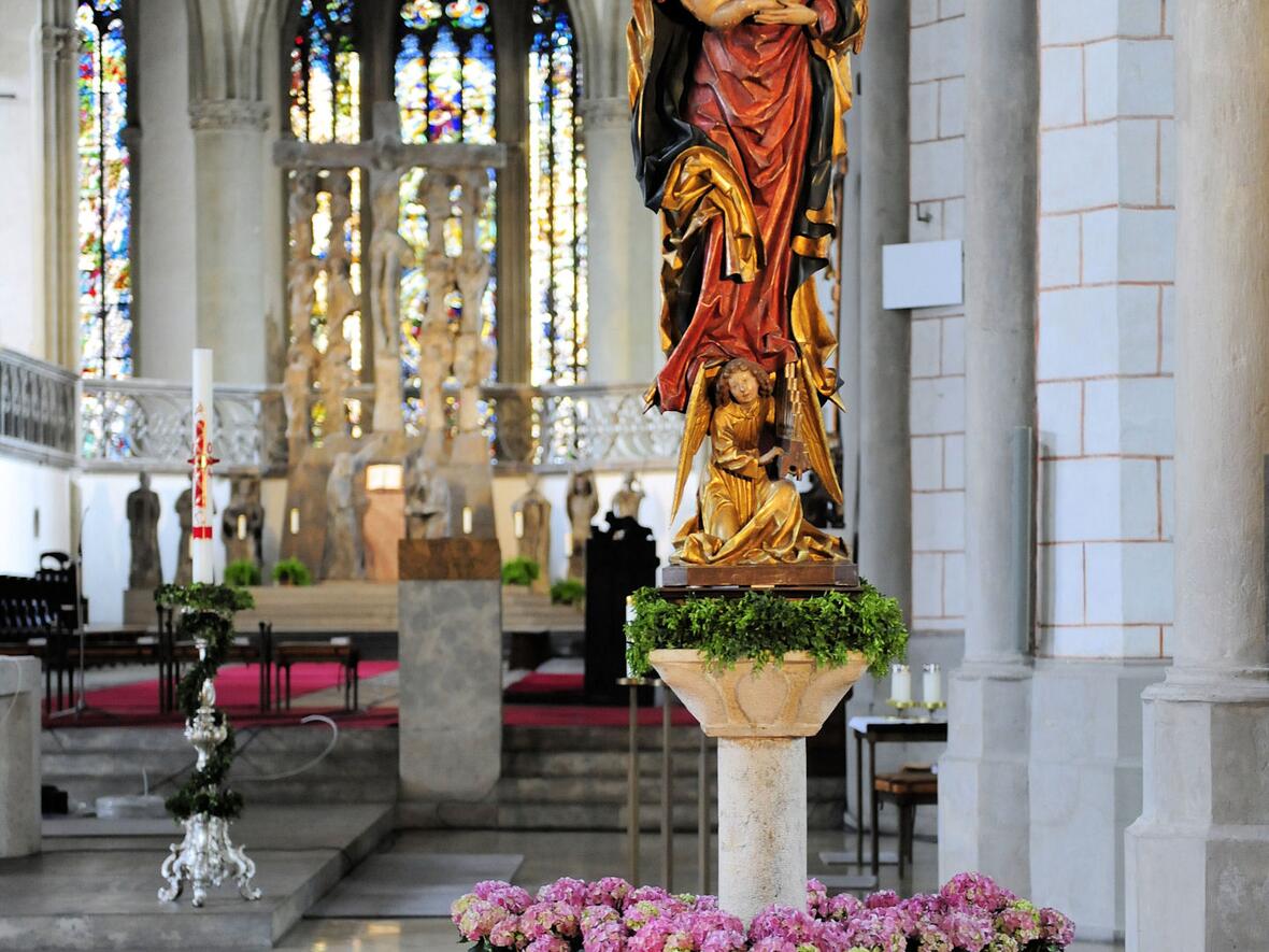 Marienfigur mit Jesuskind im Augsburger Dom. (Foto: pba/Nicolas Schnall)