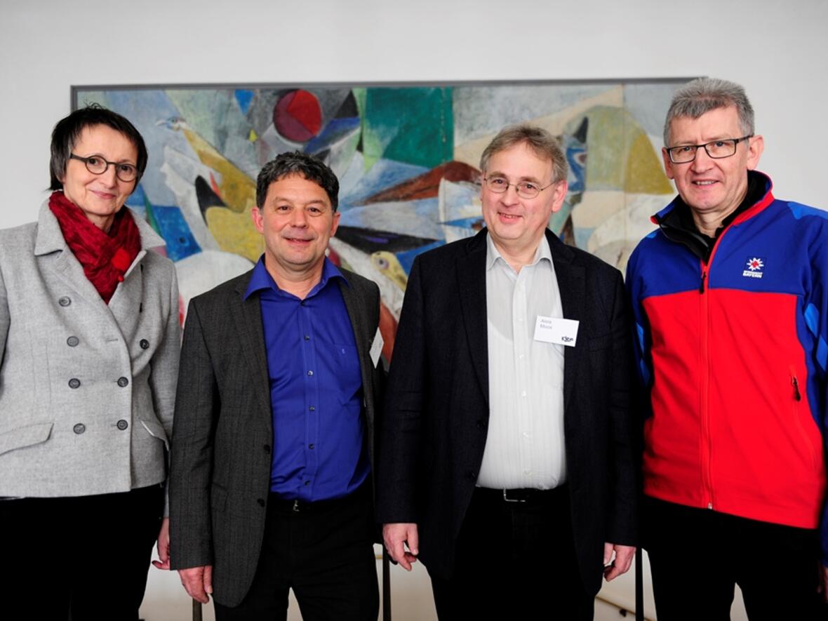 (v.l.) Dr. Dorothea Steinebach, Dr. Anton Schuster, Leiter der Abteilung Fortbildung im Bistum Augsburg, Dr. Alois Moos und Prof. Dr. Nik Klever von der Bergwacht Bayern. (Fotos: pba/Daniel Jäckel)