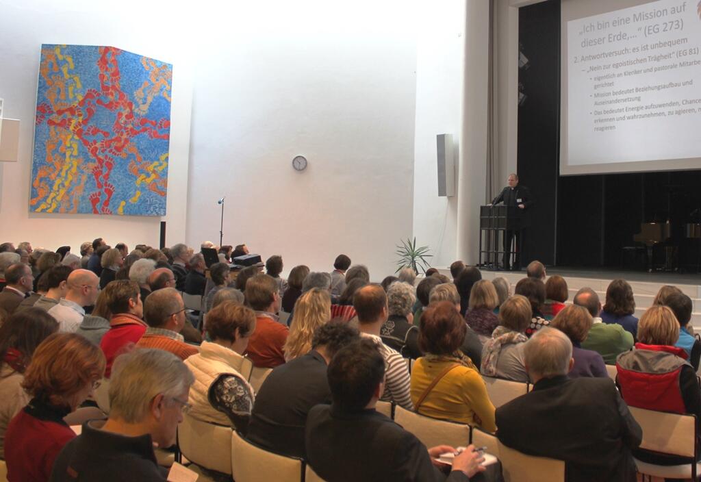 studientag-160-teilnehmer-beschaeftigen-sich-mit-der-missionarischen-kraft-der-sakramente1394103