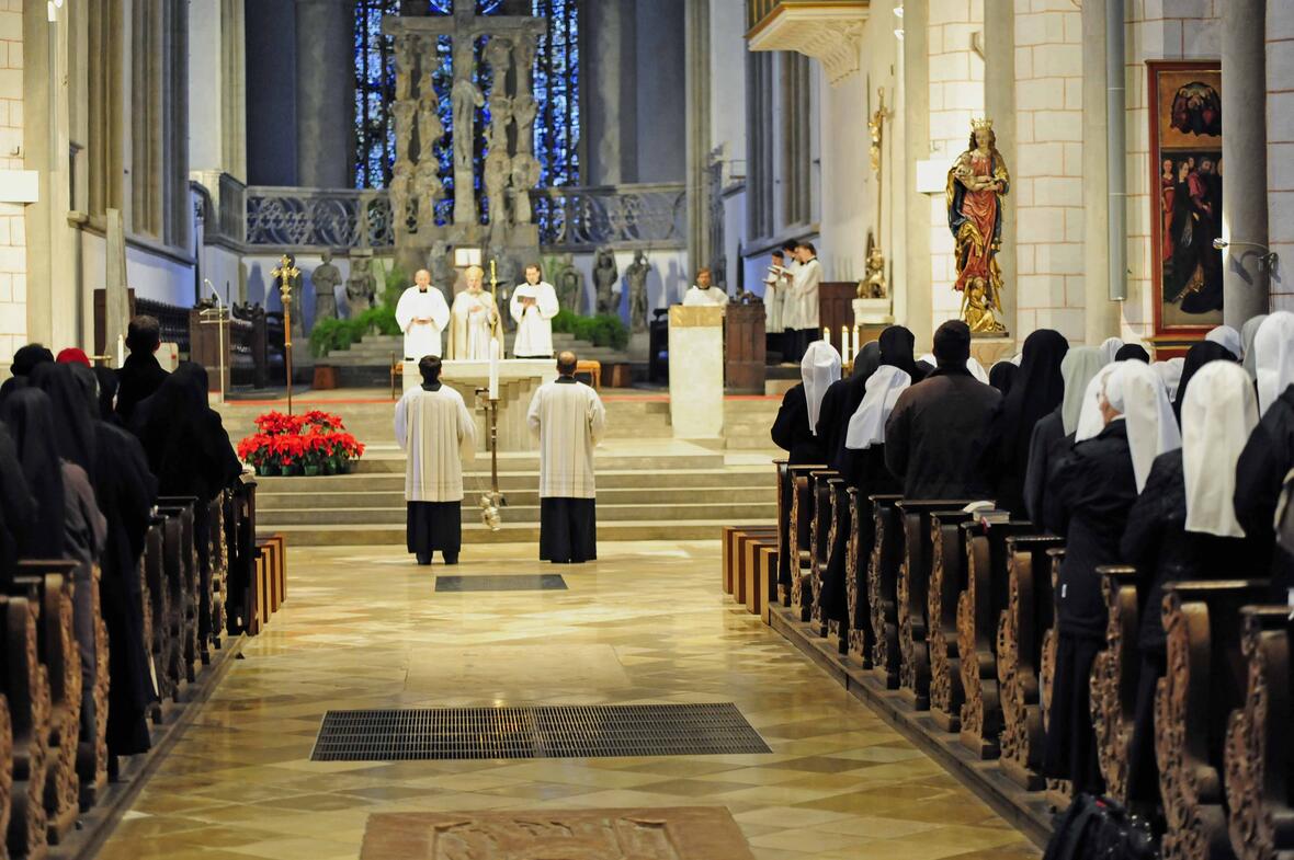 Eröffnet wurde die Begegnung mit einer Pontifikalvesper. Sie wurde von Erzabt Wolfgang Öxler OSB, St. Ottilien, zelebriert. (Fotos: Nicolas Schnall/pba)