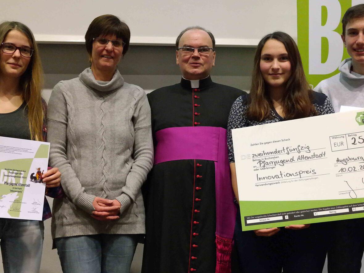 Der Innovationspreis wurde in diesem Jahr zum ersten Mal vergeben: Die Pfarrjugend Altentstadt überzeugte mit ihrem Projekt (Foto: Maria Steber/pba).