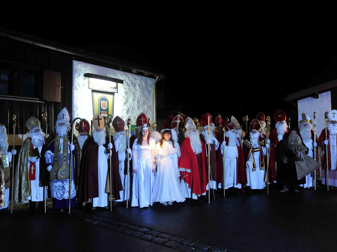 nikolaustreffen-in-missen-wilhams-weihbischof-florian-woerner-spendet-bischoeflichen-segen1364790