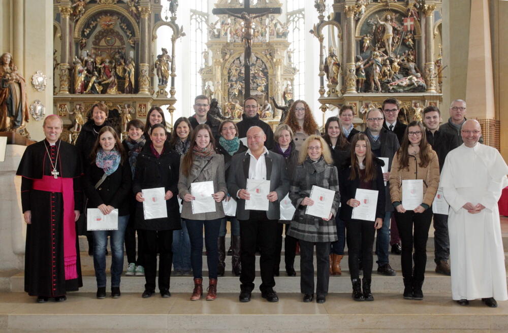 21 Frauen und Männer hielten stolz ihre Zeugnisse zur bestandenen C-Musikerprüfung in Händen. (Fotos: pba/Annette Zoepf)