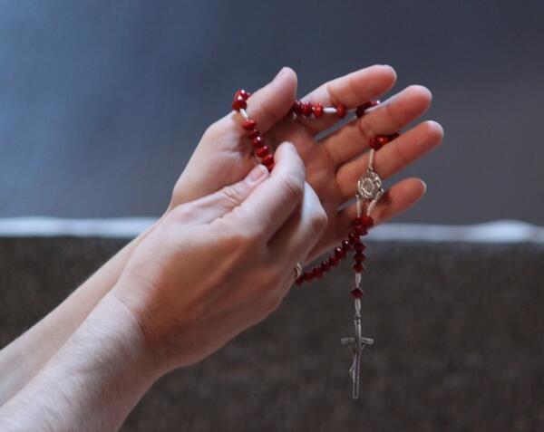 interview-gespraech-junge-erwachsene-ueber-ihr-verhaeltnis-zum-rosenkranz1341488