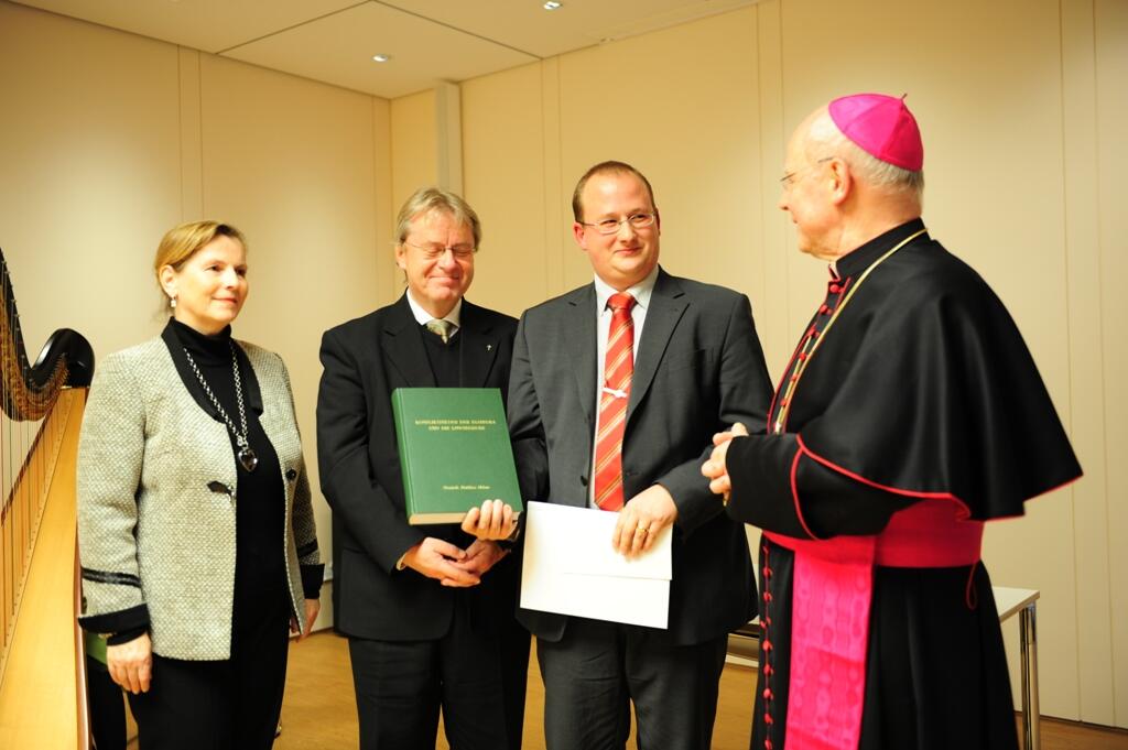 Prof. Dr. Gerda Riedl, Prof. Dr. Franz Sedlmeier, Dr. Dominik Helms, Bischof Dr. Konrad Zdarsa (von links / Fotos: Maria Steber)