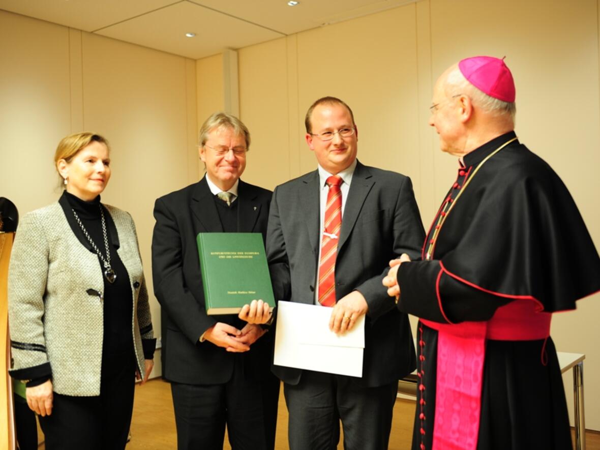 Prof. Dr. Gerda Riedl, Prof. Dr. Franz Sedlmeier, Dr. Dominik Helms, Bischof Dr. Konrad Zdarsa (von links / Fotos: Maria Steber)