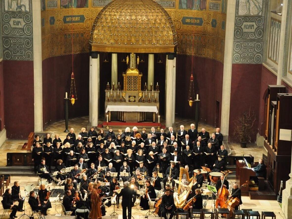 benefizkonzert-zwischen-himmel-und-erde-mit-werken-der-mozarts-fuer-chor-orchester-und-solisten1325067