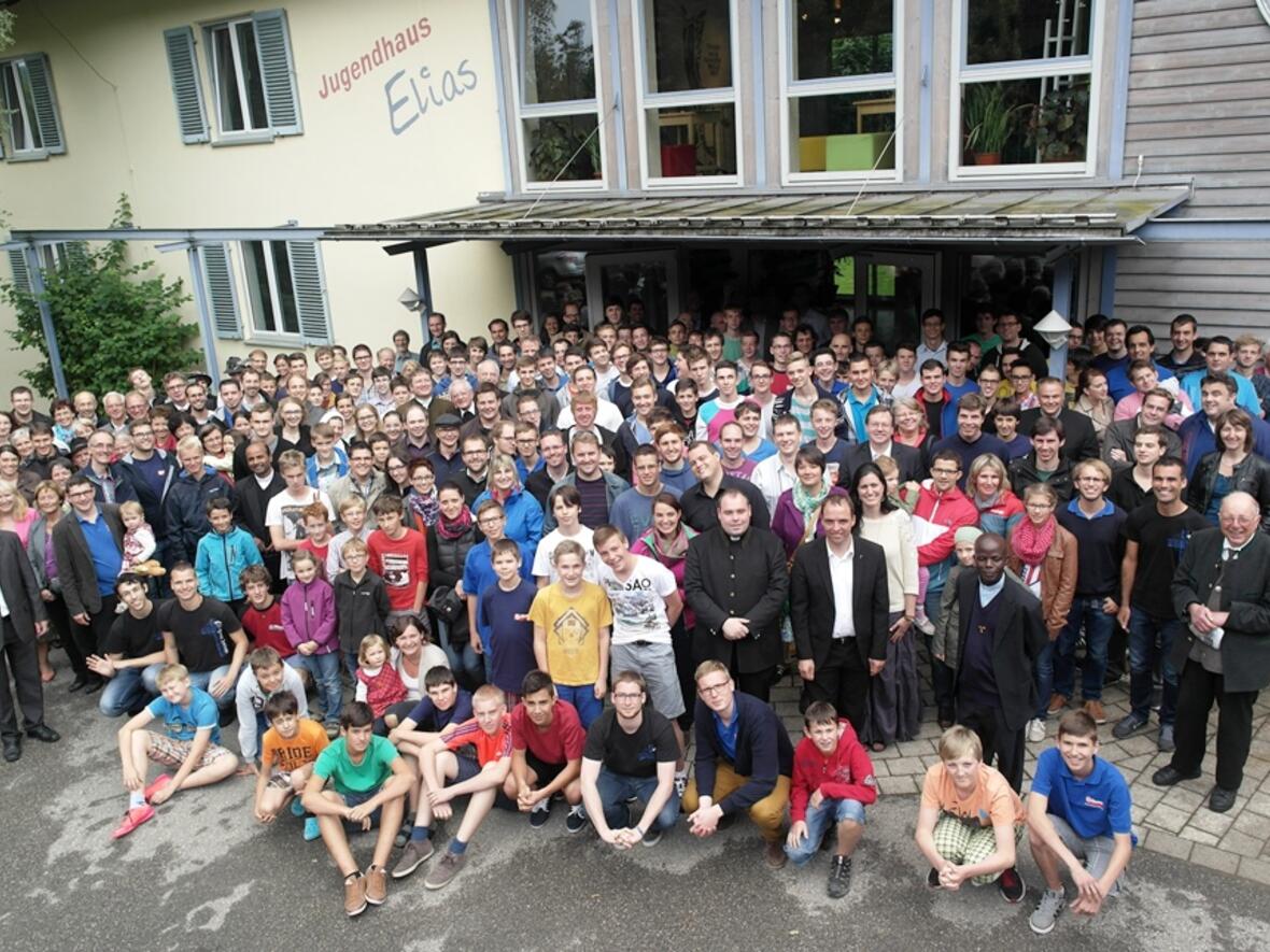 gottesdienst-gebet-gemeinschaft-rund-80-jungen-bei-sommerkursen-pfarrer-waltner-nimmt-abschied1310540