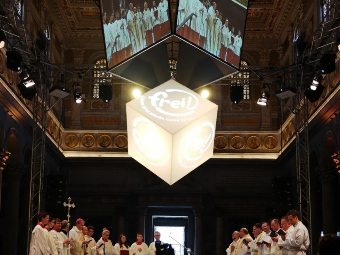 ministrantenwallfahrt-nach-rom-eroeffnungsgottesdienst-in-st-paul-vor-den-mauern1225226