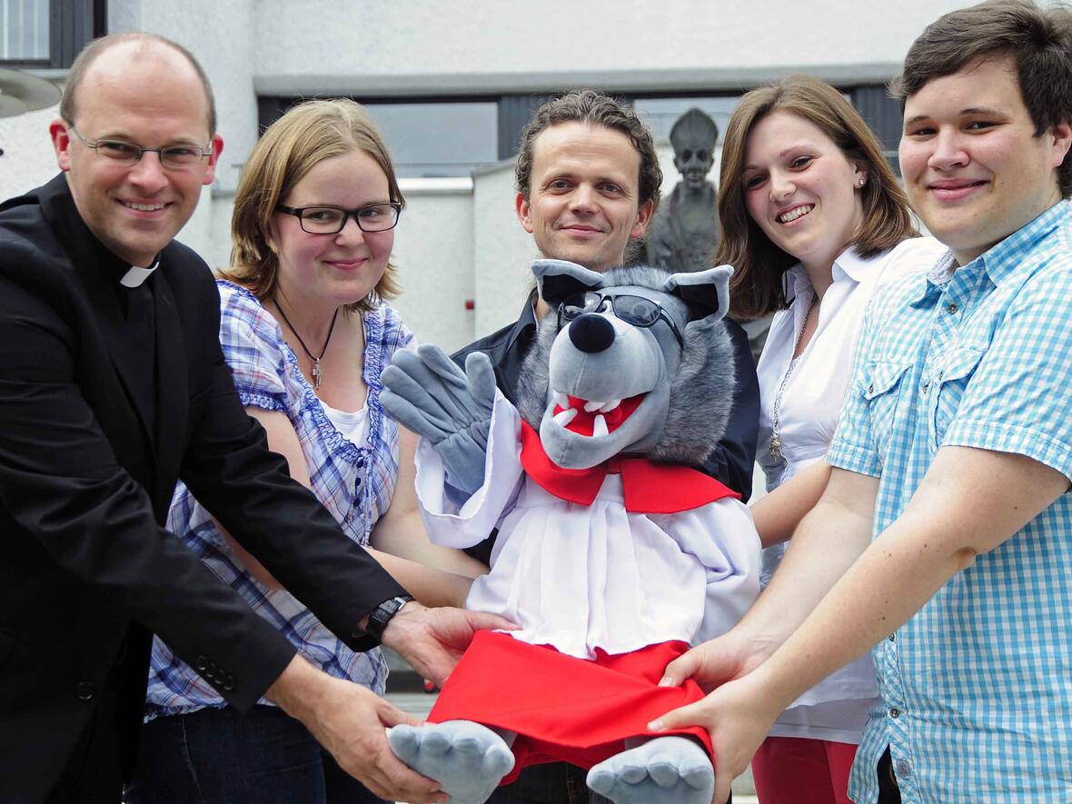 Das Vorbereitungsteam: Domvikar Diözesanjugendseelsorger Dr. Florian Markter, Anna-Maria Högg, Thomas Kohler, Referent für Ministrantenpastoral im Bischöflichen Jugendamt, Katharina Lechner und Max Fahn (v.links). Bild: Maria Steber/pba