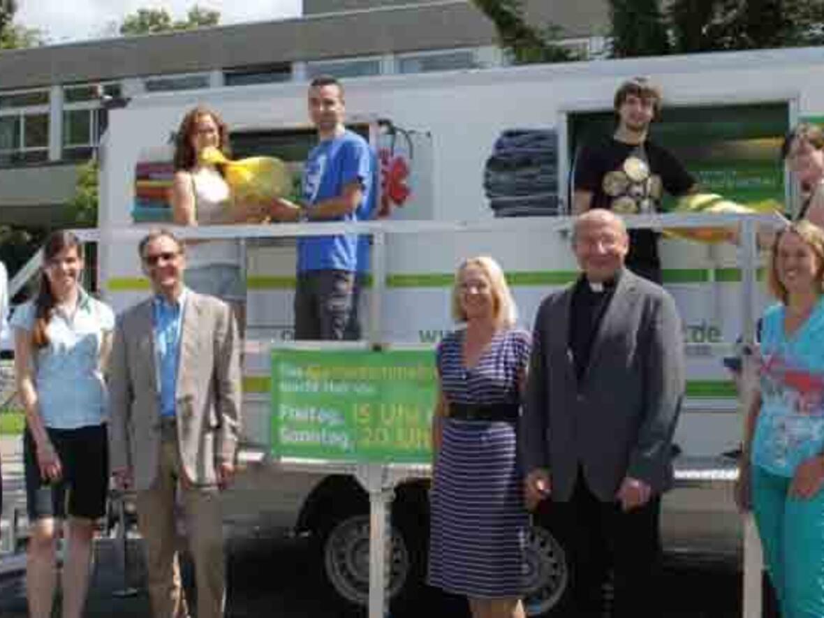 aktion-hoffnung-neues-kleidersammelmobil-tourt-ab-sofort-durch-das-bistum-augsburg1215029