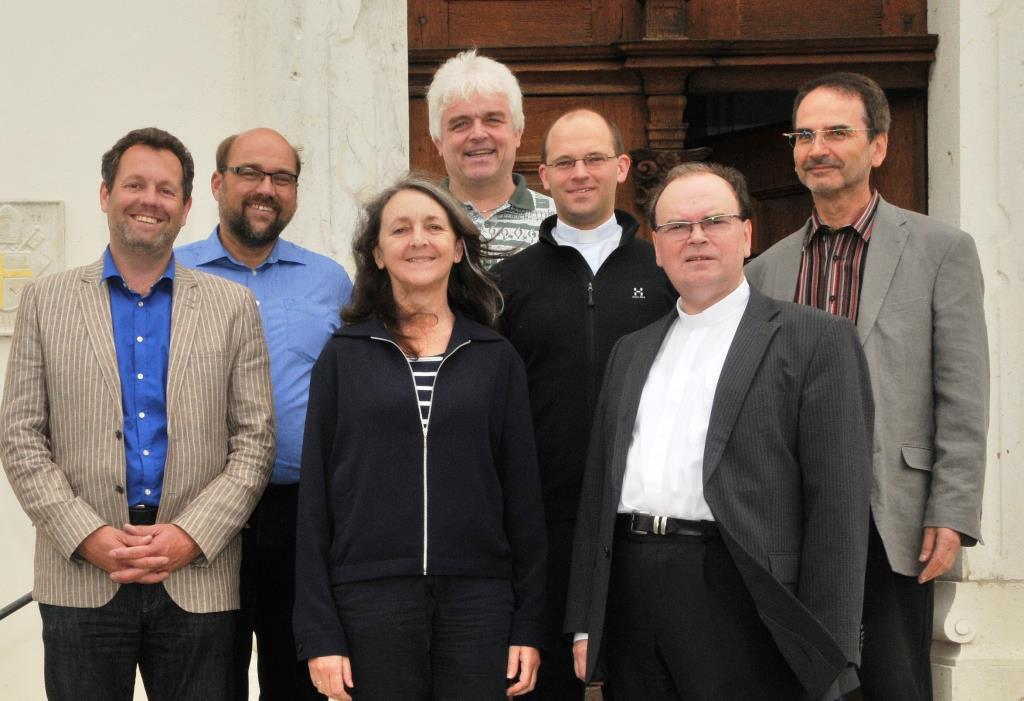 Seelsorgeamtsleiter Prälat Dr. Bertram Meier (2. v. r.) und die Abteilungsleiter bzw. Stellvertreter (v. l.): Christian Öxler, Robert Ischwang, Helga Kramer-Niederhauser, Thomas Schmidt, Domvikar Dr. Florian Markter und Robert Mayer (Geschäftsführer). Auf dem Bild fehlt Domkapitular Armin Zürn. (Foto: Bischöfliches Seelsorgeamt)