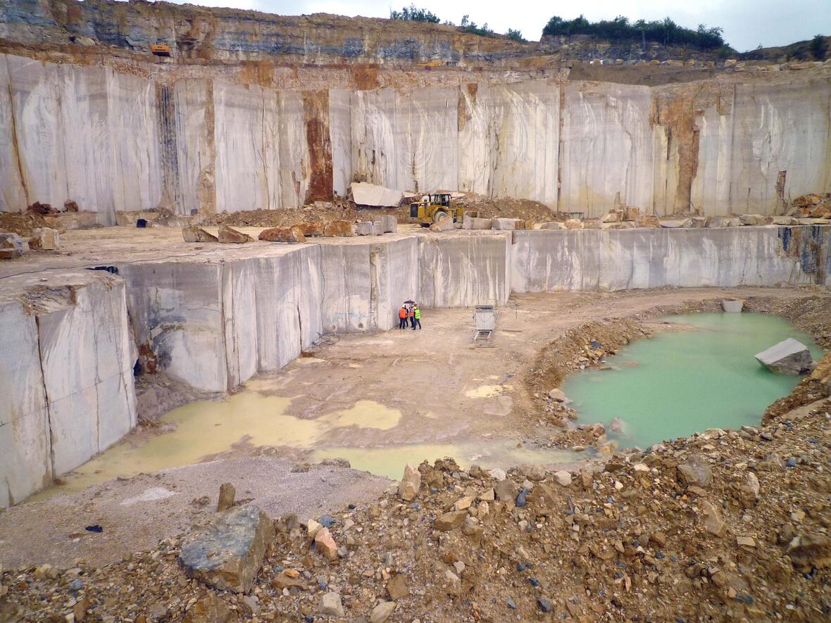 Der Steinbruch in Comblanchien/Burgund. (Foto: Architekturbüro Huber).