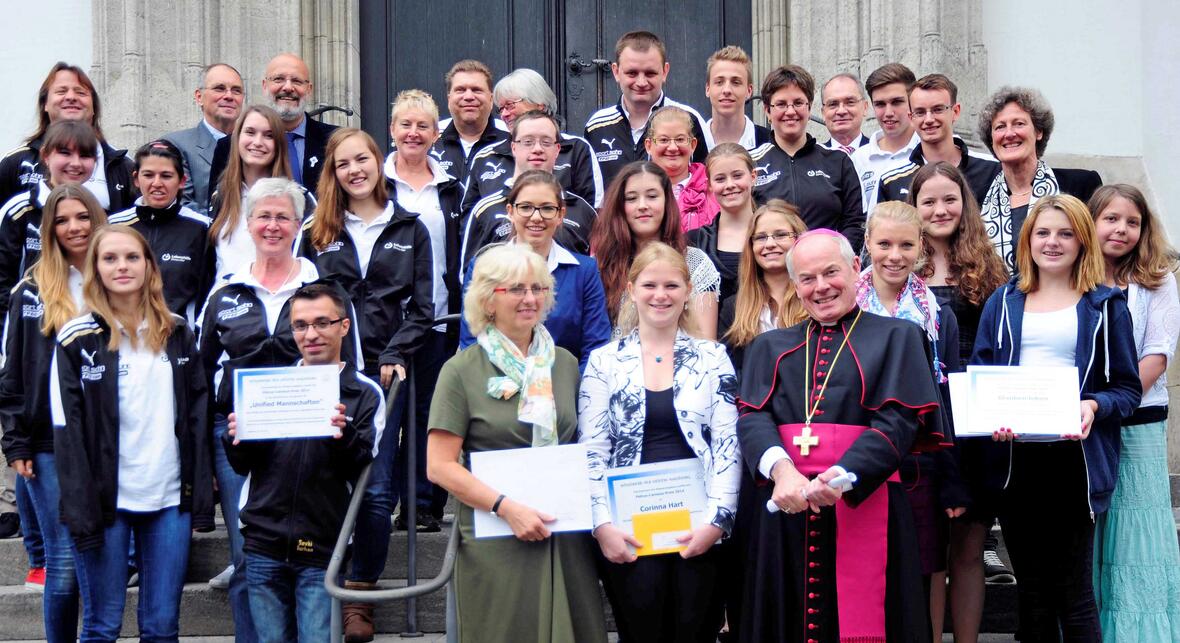 Die Preisträger aller drei Schulen nach der feierlichen Preisverleihung im Haus St. Ulrich. 