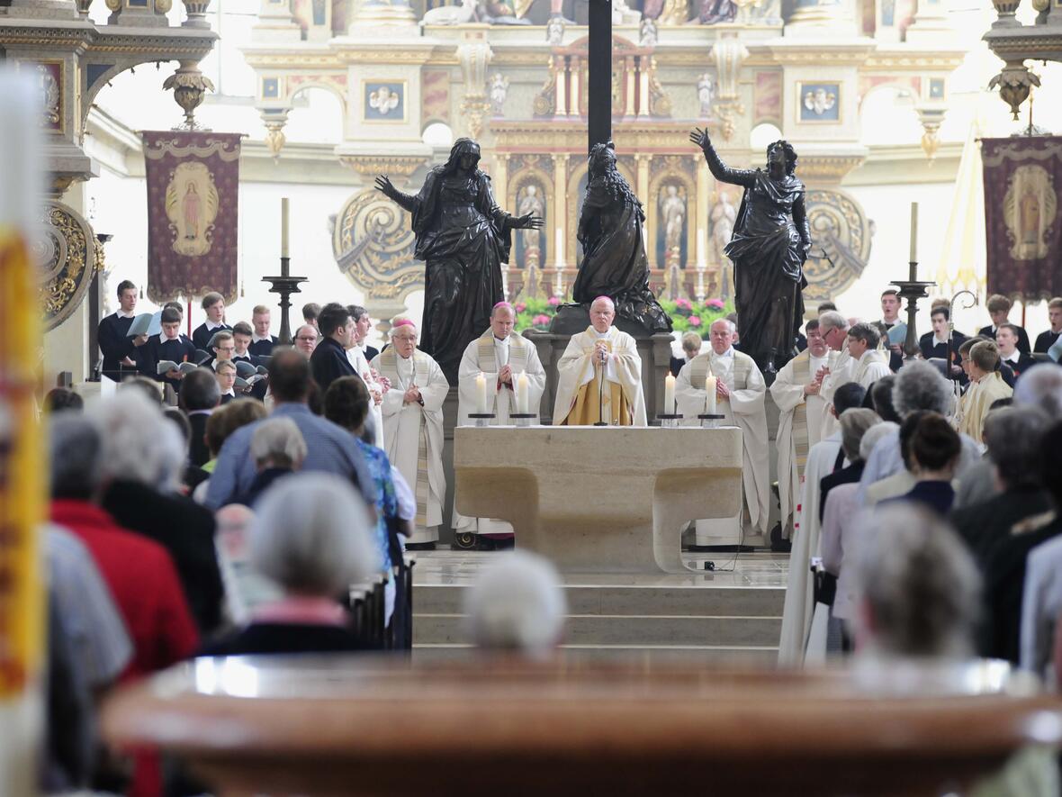 pontifikalamt-zum-hochfest-des-heiligen-ulrich-fuer-bischof-konrad-ist-und-bleibt-die-botschaft-des-heiligen-lebendig1201991