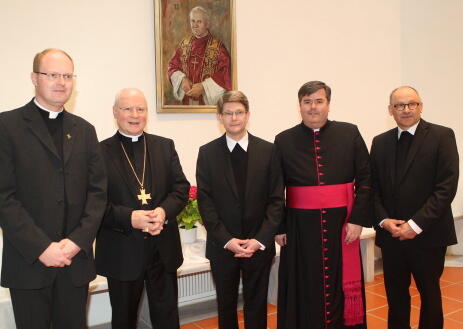 von links: Subregens Albert Wolf, Bischof Dr. Konrad Zdarsa, Regens Domkapitular Dr. Michael Kreuzer, Generalvikar Monsignore Harald Heinrich, Spiritual Dr. Michael Lechner (Foto: Annette Zoepf, pba)