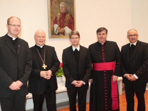 von links: Subregens Albert Wolf, Bischof Dr. Konrad Zdarsa, Regens Domkapitular Dr. Michael Kreuzer, Generalvikar Monsignore Harald Heinrich, Spiritual Dr. Michael Lechner (Foto: Annette Zoepf, pba)